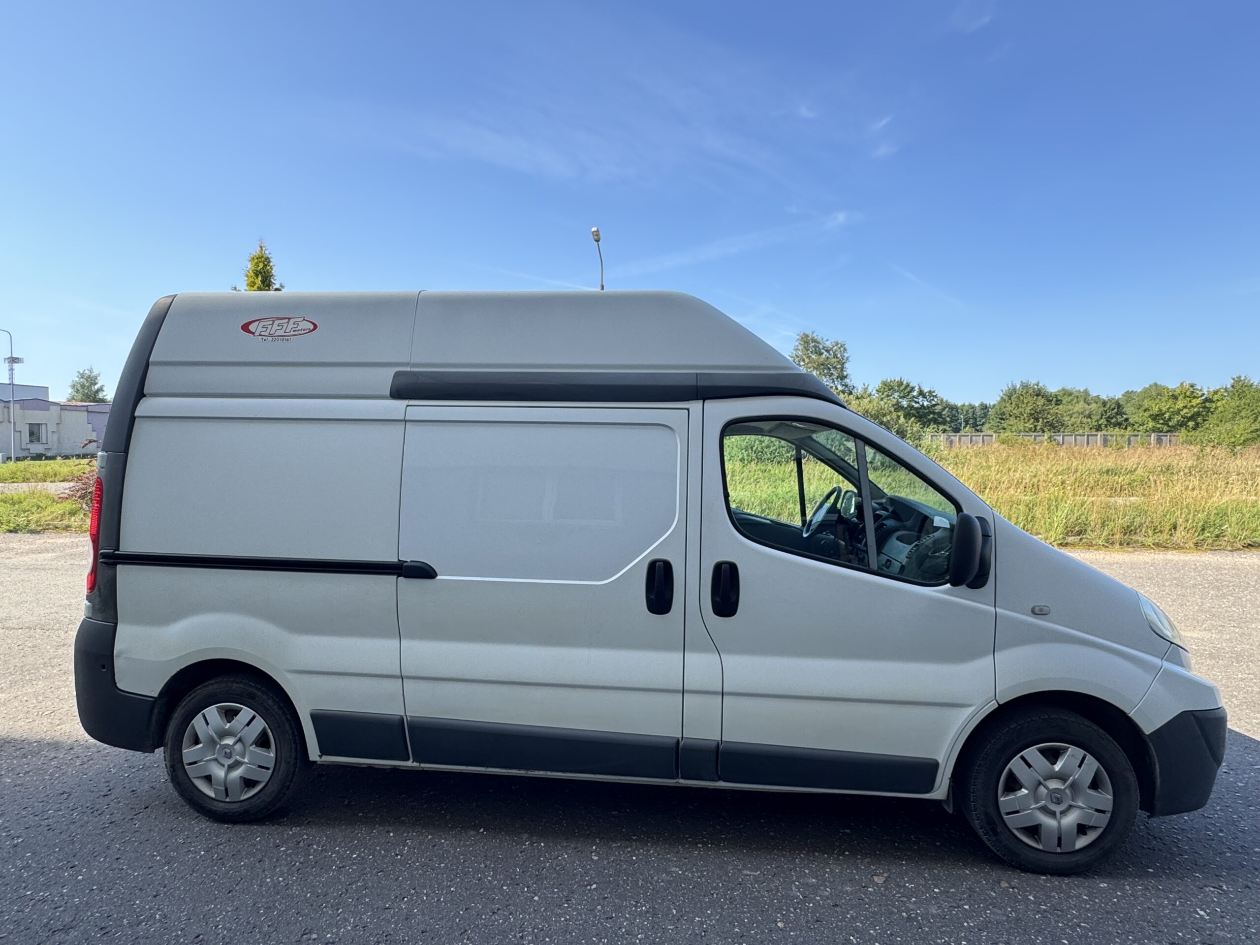 Second image of RENAULT TRAFIC