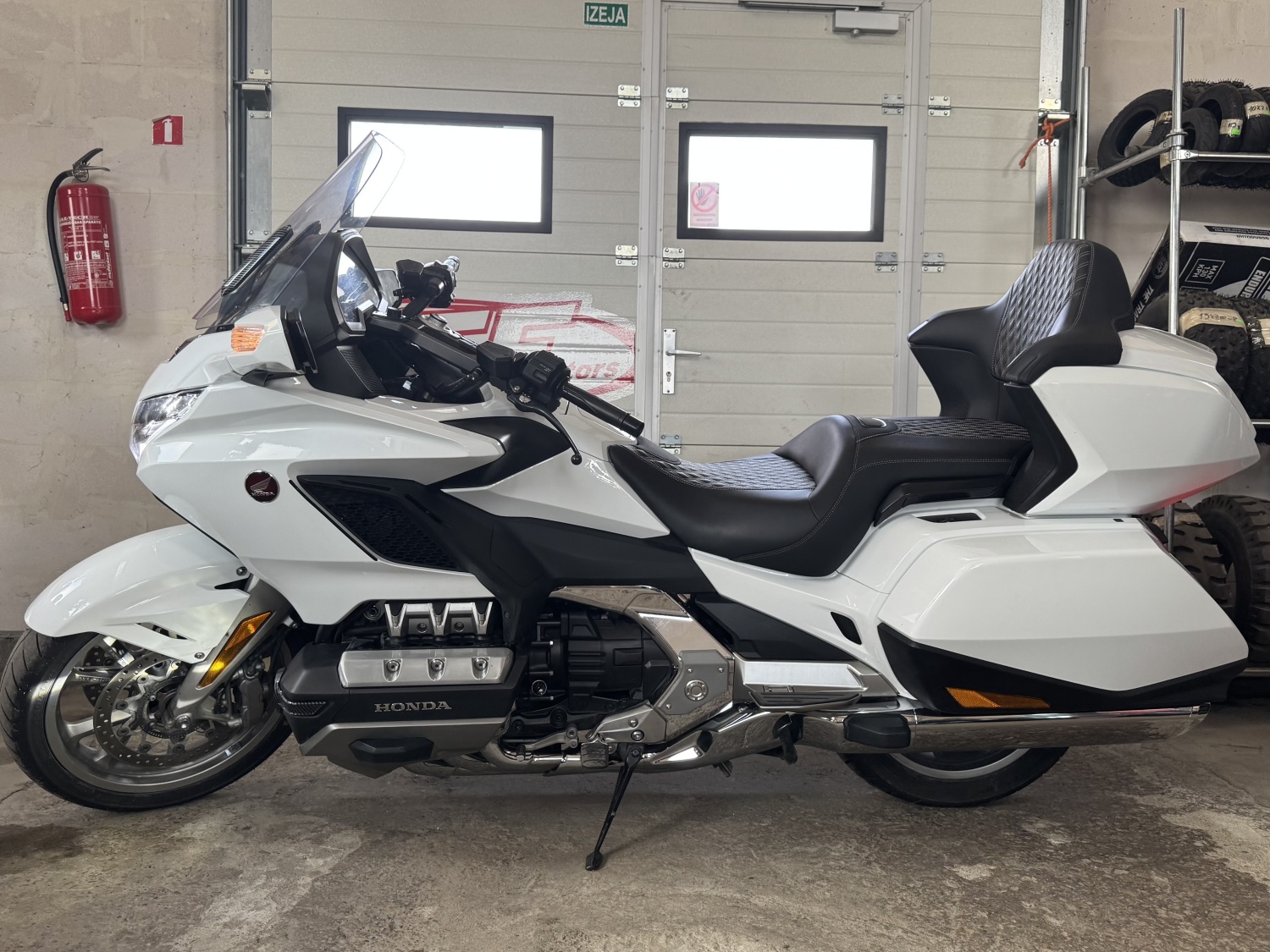 Second image of HONDA GOLDWING