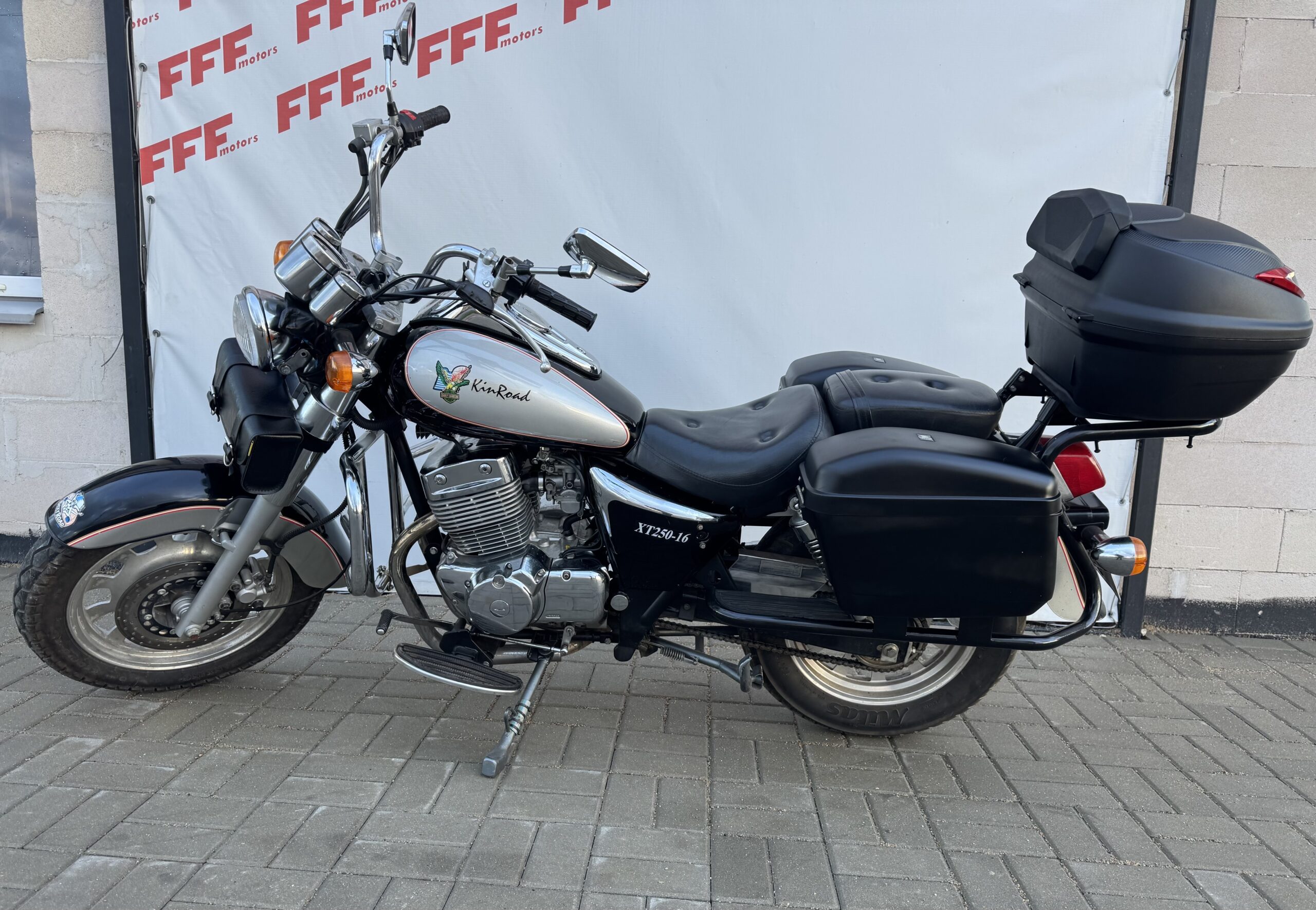 KINROAD BLACK CYCLONE