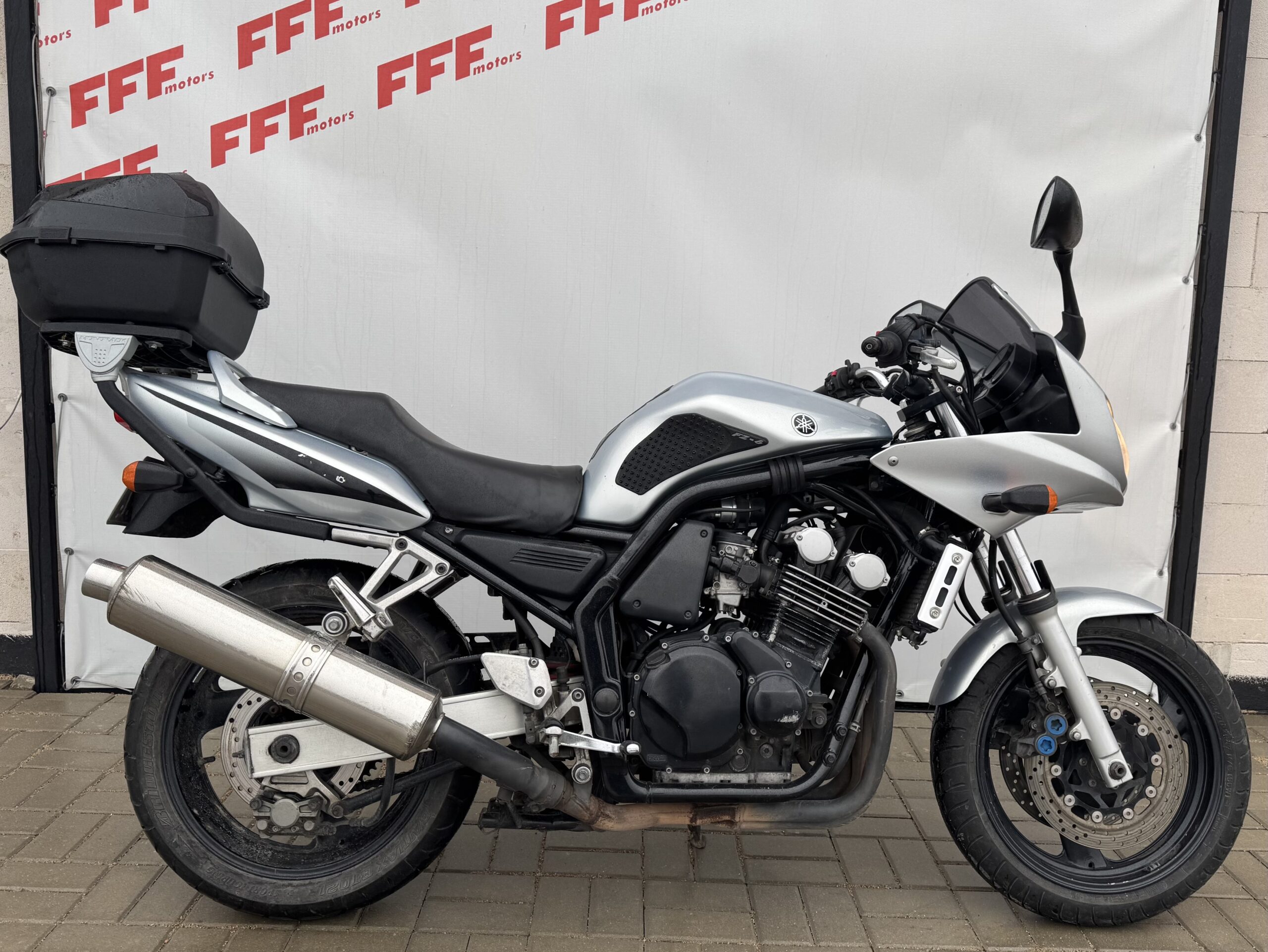 YAMAHA FZS 600