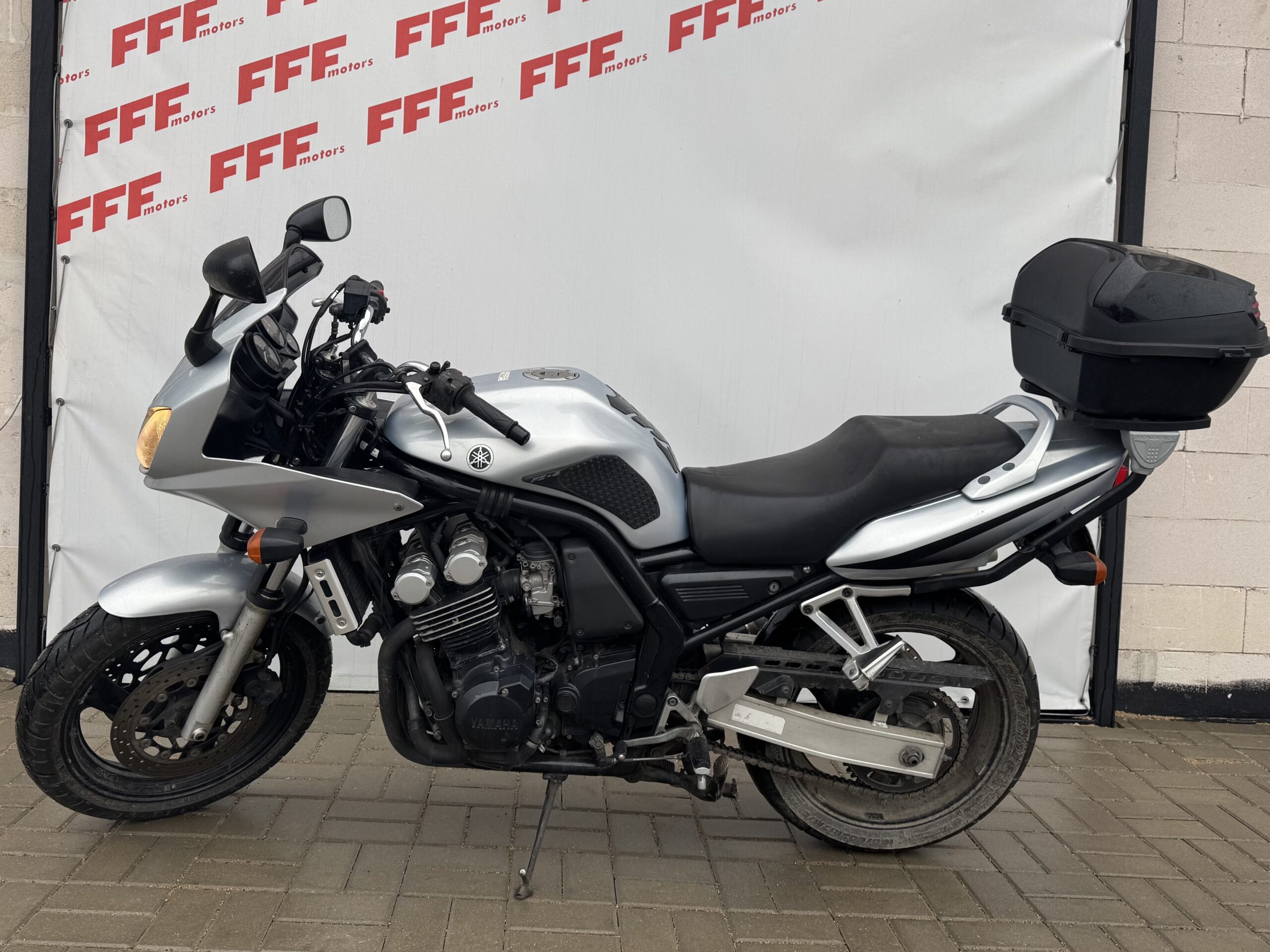 Second image of YAMAHA FZS 600